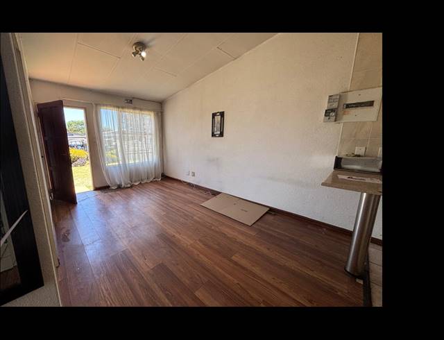 2 BEDROOM APARTMENT FOR SALE IN RIDGEWAY